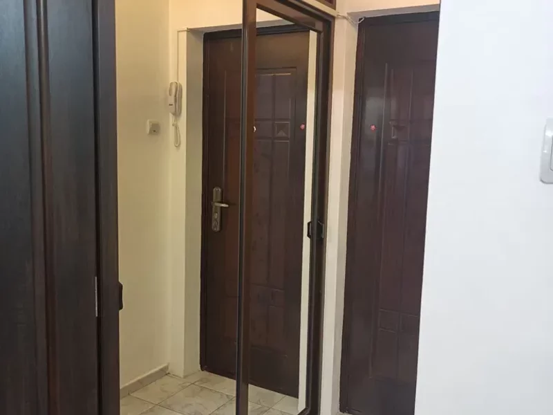 Dristor, metrou, garsoniera